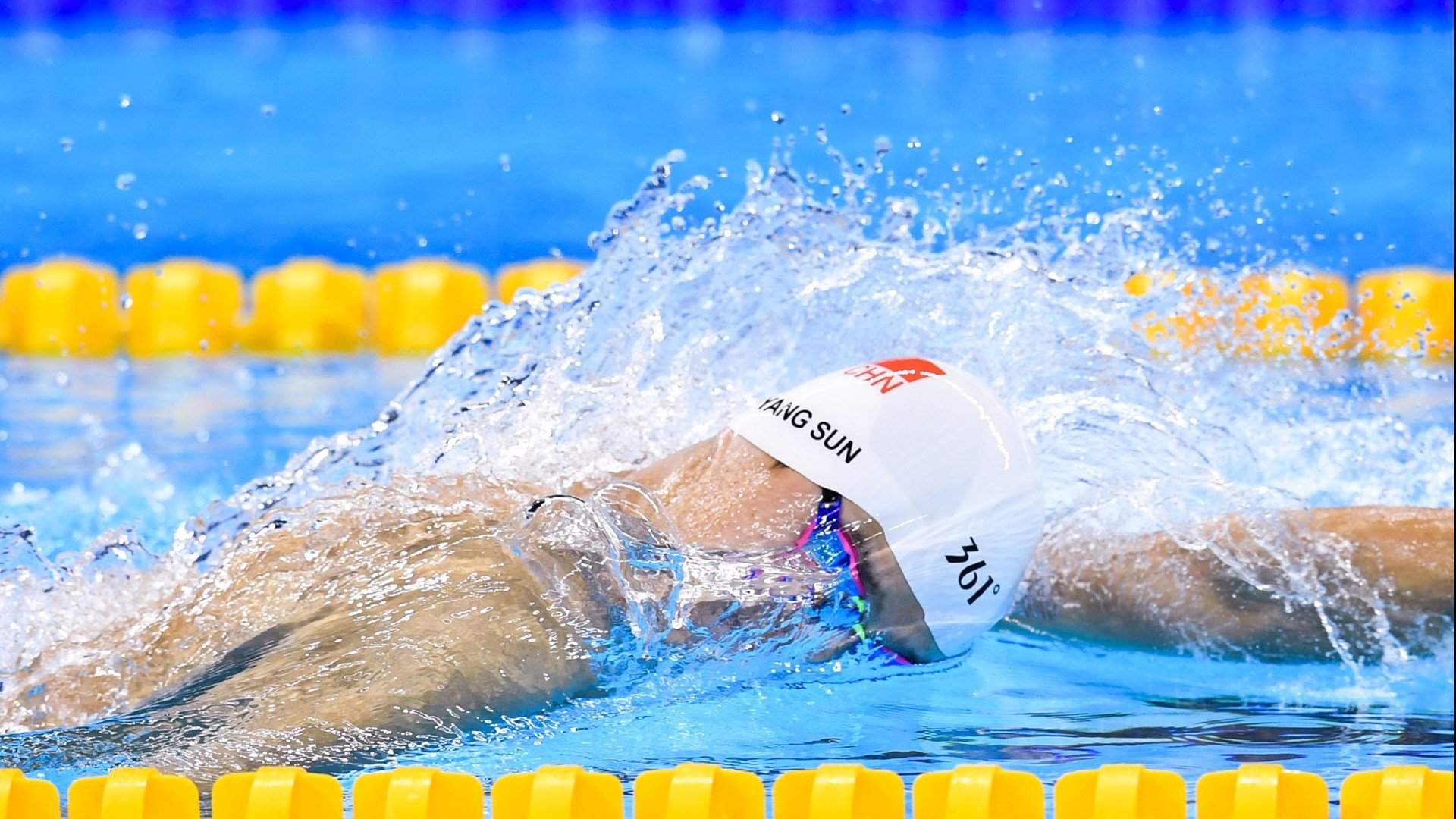 全国游泳冠军赛女子400米自由泳 李冰洁领先一个身位轻松摘金，女子400m自由泳决赛